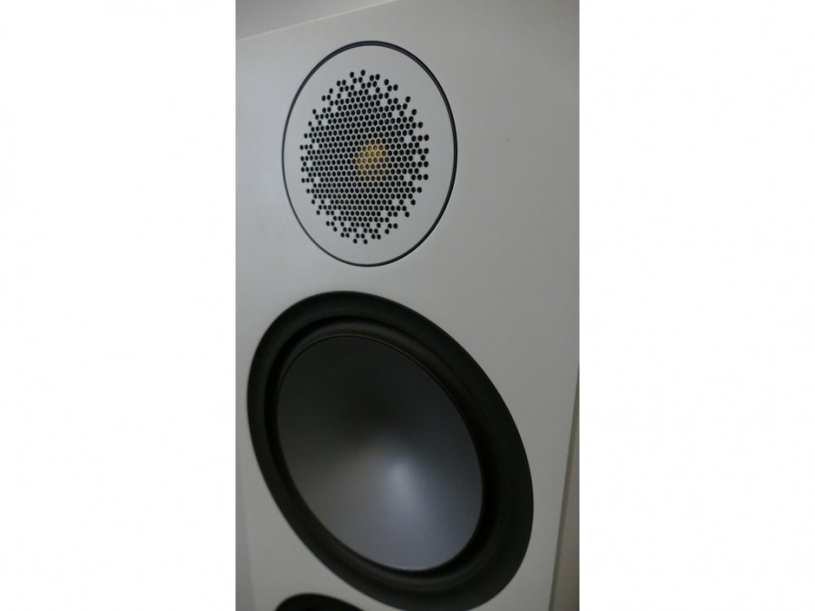 Bronze_200_white_R.3.jpg