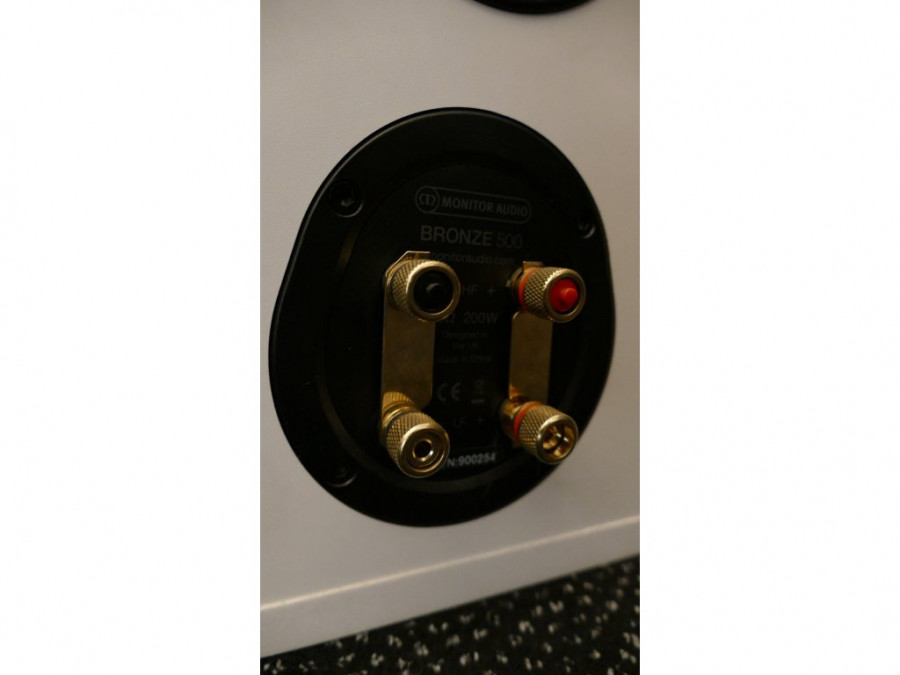 Bronze_200_white_R.4.jpg
