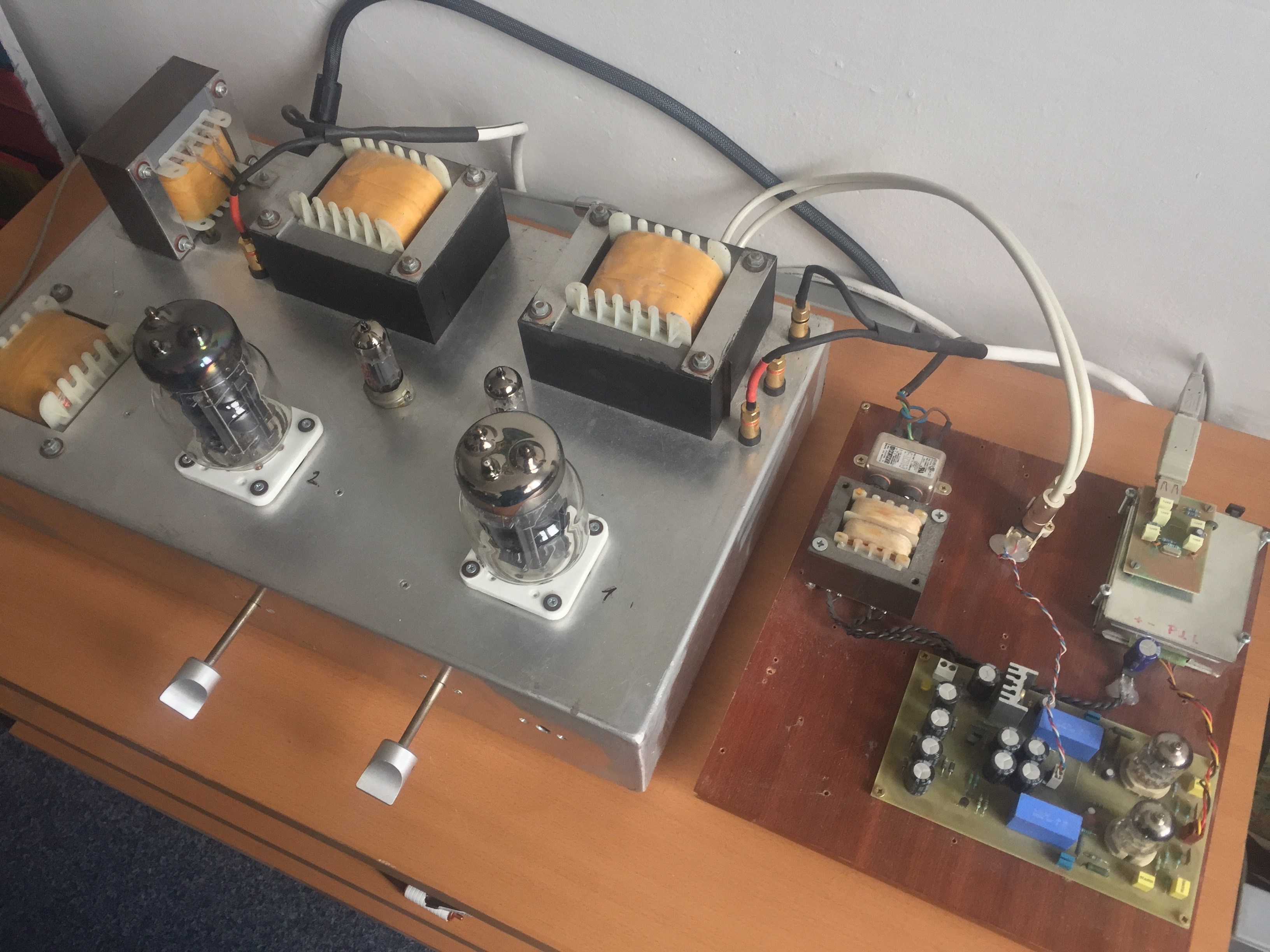 DIY tube amp FHlava & DAC Horn Studio w Musical Fidelity X-10D buffer clone.jpg