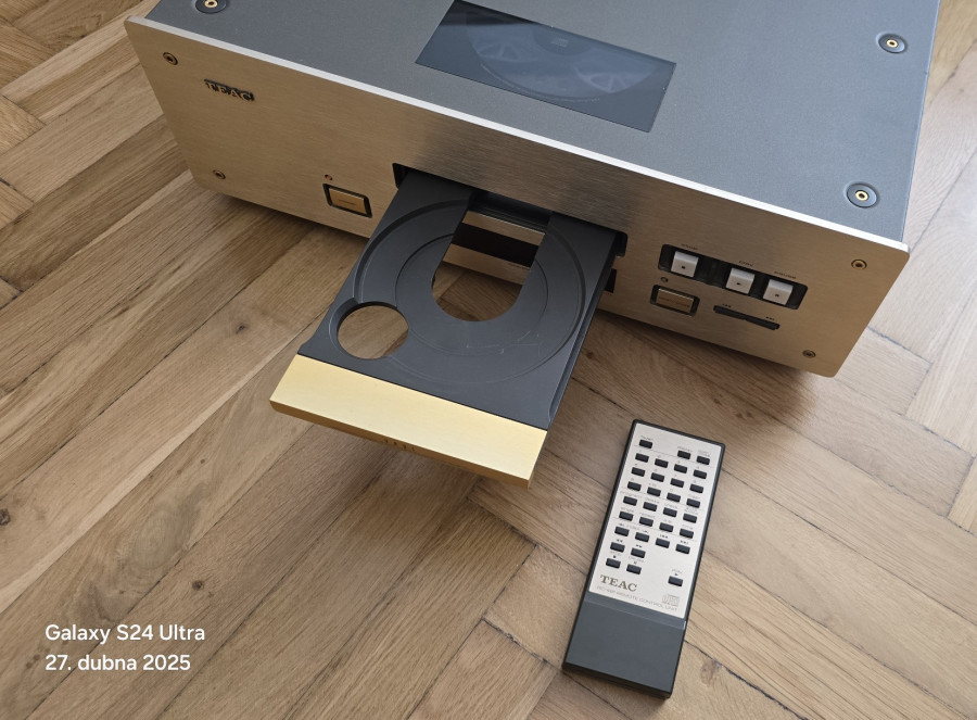 Teac VRDS 10 front top.jpg