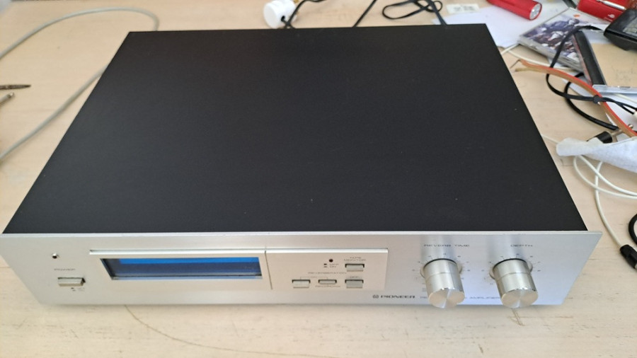 Pioneer SR303_2maly.jpg