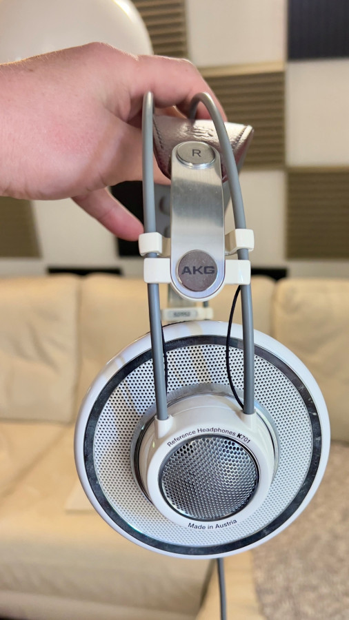 AKG6.jpg