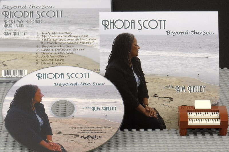 CD__RhodaScott_BeyondTheSea__x800.jpg