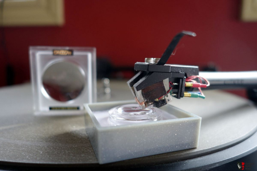 1420892-132f6676-onzow-zerodust-stylus-cleaner.jpg