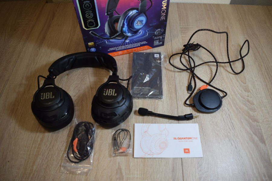 jbl-quantum-one-game-it-4-1024x683.jpg